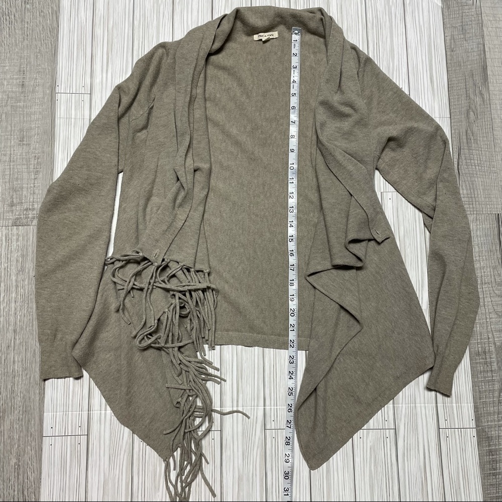Tea n Rose Asymmetrical Short Cardigan - Picture 15 of 16
